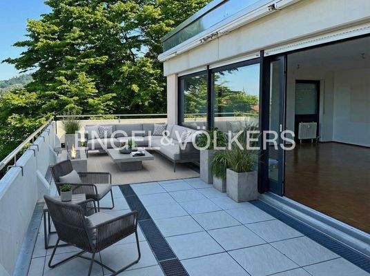 Blick auf die Dachterrasse (virtuelle Möblierung)