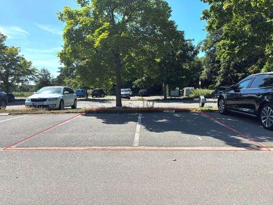 2 Parkplätze vor der Tür