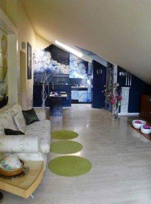 Lichtdurchflutetes Wohnzimmer 