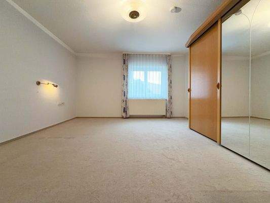 EG: In dem Schlafzimmer werden Sie sich bestens erholen