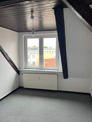 Zimmer 2 Wohnung Dachgeschoß.JPG
