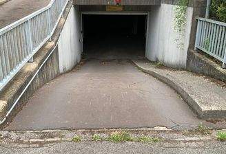Tiefgaragenzufahrt
