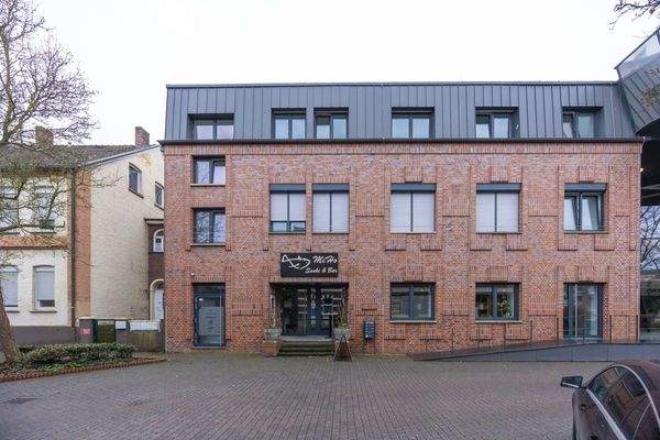 Frontansicht Restaurant/Wohnungen