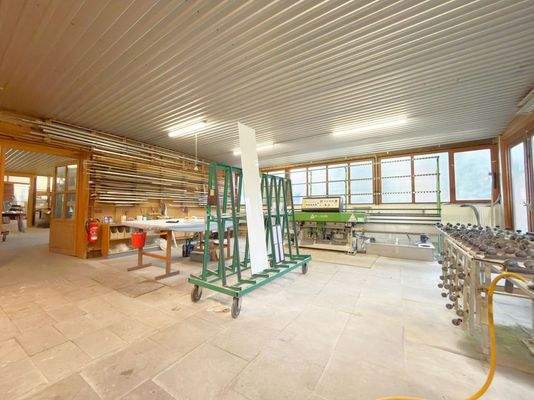 Lager- und Werkstattfläche