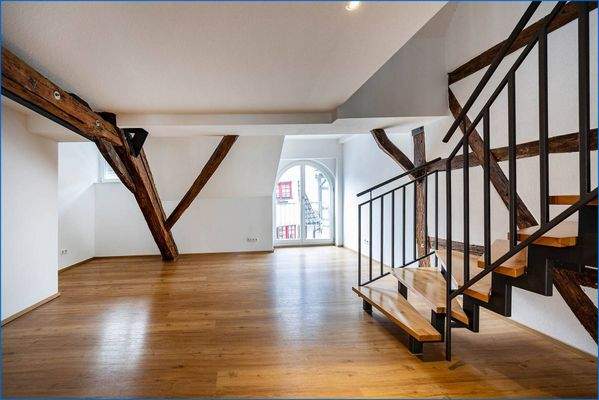 Blick Wohn u. Treppe