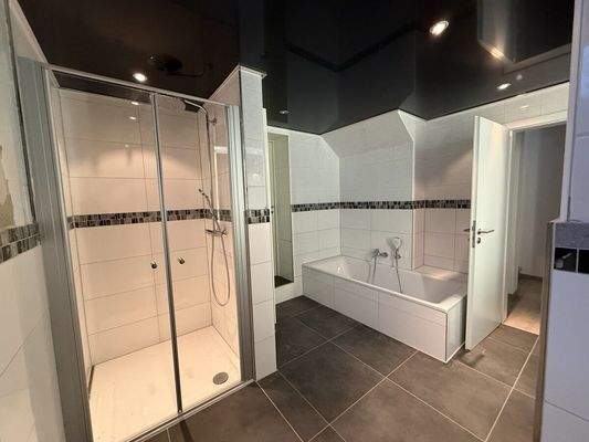 Modernes TGL-Bad (UG)