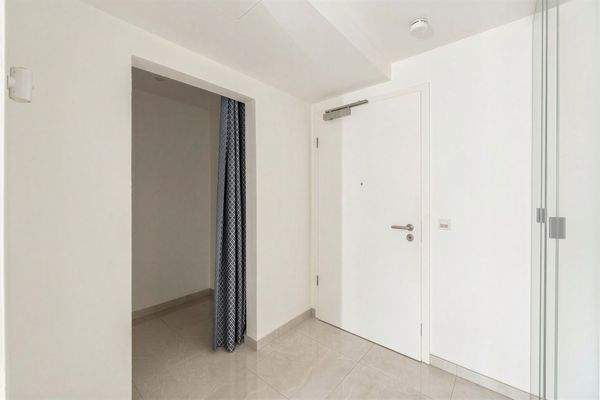 Abstellraum & Tür zur Tiefgarage 