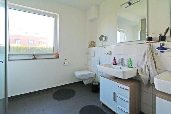 V1536 Badezimmer Haus rechts EG