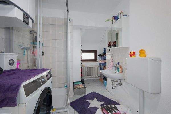 Badezimmer Hauptgebäude Wohnung 1. OG