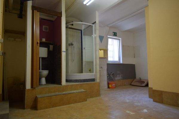 Raum 1 WC und Dusche