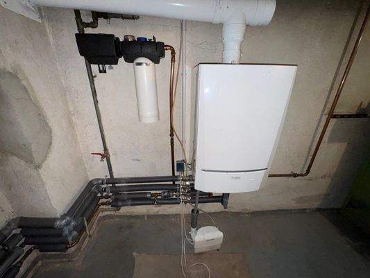 Gasbrennwerttherme Baujahr Dez. 2015