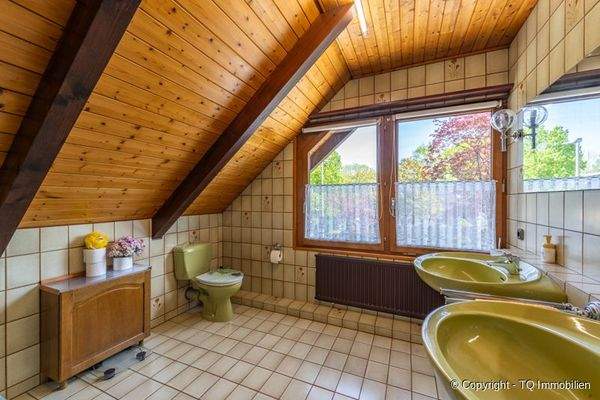 Wannenbad im Dachgeschoss