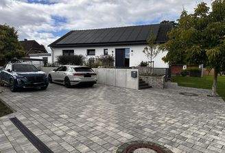 Stellplätze vorm Haus
