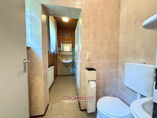 Gäste WC mit angrenzendem Bad