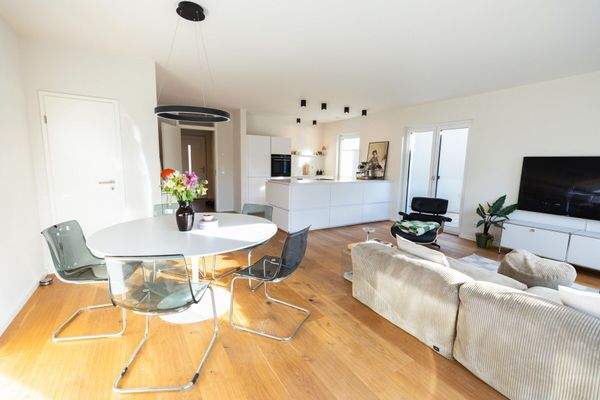 Wohnzimmer mit Blick auf Küche