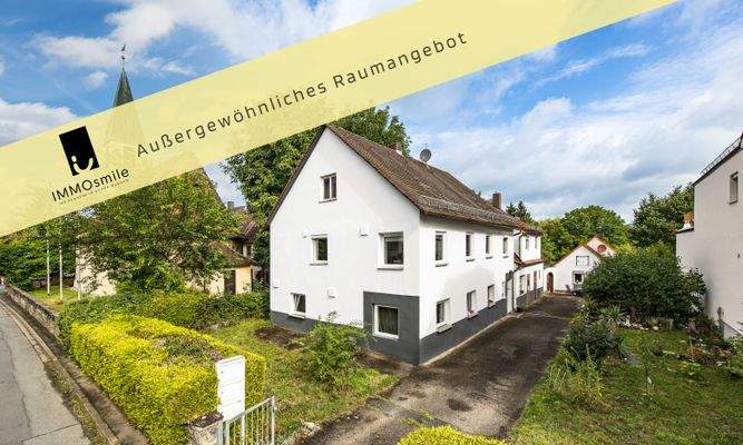 Ensemble mit Zweifamilienhaus und Bungalow inmitten Eckental-Forth