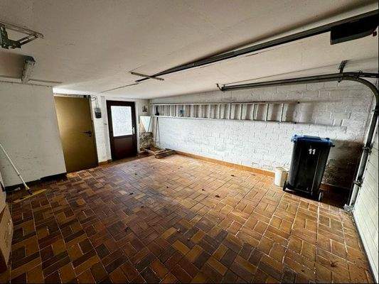 Garage mit Kellerzugang