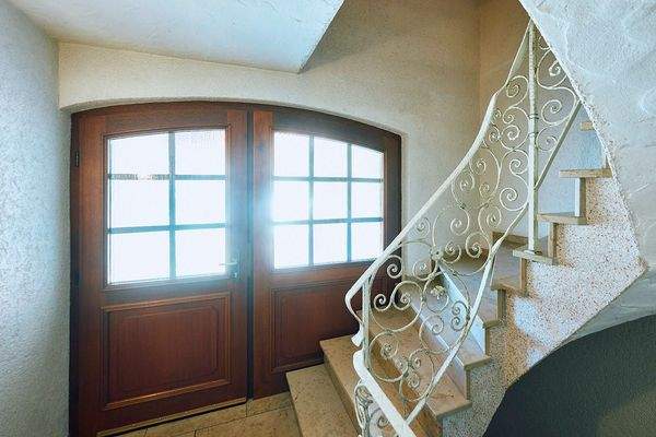 Eingangsbereich mit Treppenhaus