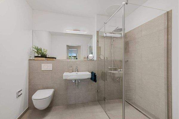 Duschbad mit Kristallspiegel