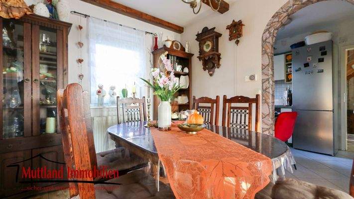 Essbereich mit Küchendurchgang