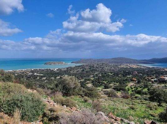 Kreta, Plaka: Baugrundstück mit Panoramablick auf Spinalonga und die Elounda-Bucht zu verkaufen