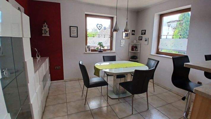 Esszimmer und Küche