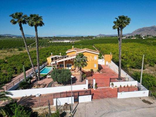 Spacious Villa with Pool and Parking in Orihuela Centro