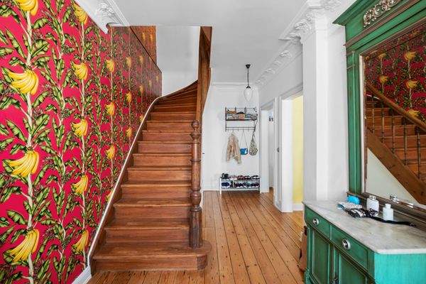 Erdgeschoss Diele mit Treppenaufgang