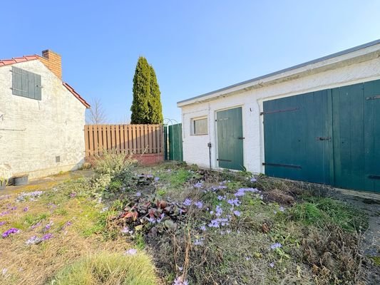 Garage mit Werkstatt im Innenhof