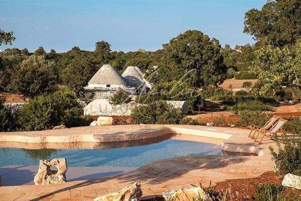 Trulli aus dem 17. Jahrhundert mit Pool