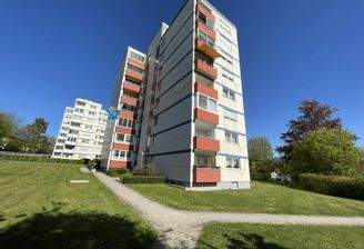 Hausansicht mit Pfeil zur Wohnung