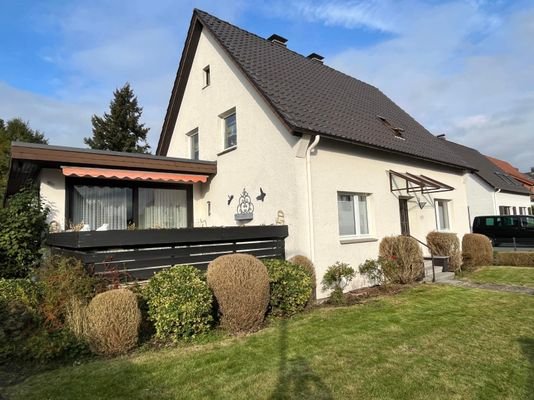 Straßenansicht mit Terrasse Bungalow