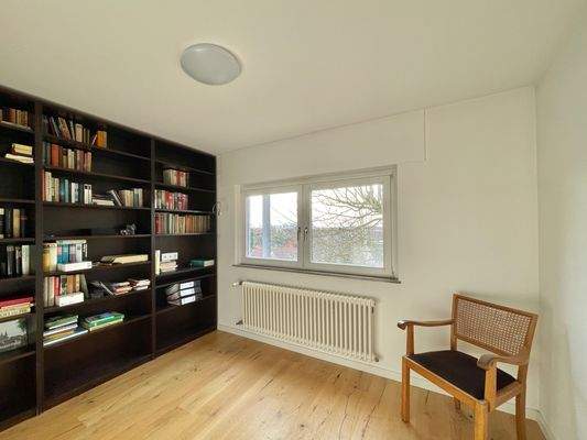 Auf dieser Etage sind daher zwei Schlafzimmer und ein Badezimmer En- Suite zu nutzen