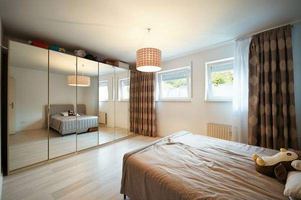 EG rechts - Schlafzimmer im Souterrain  