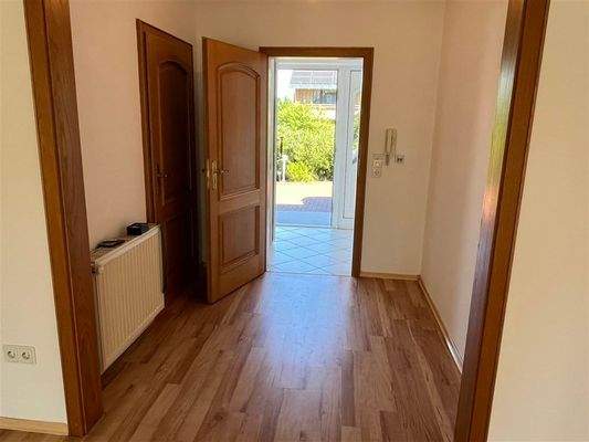 Flur zum Eingang im EG