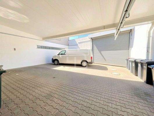 Zufahrt zum Hof - (KI generiert)