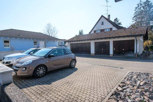 Garagen und Stellplätze