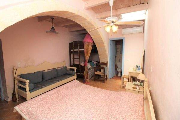 Schönes Steinhaus zum Verkauf mit Meerblick in Aspro