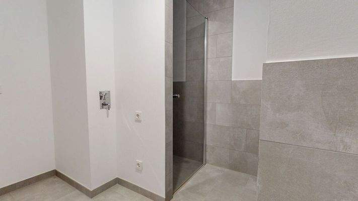 Badezimmer-mit-Dusche (1)