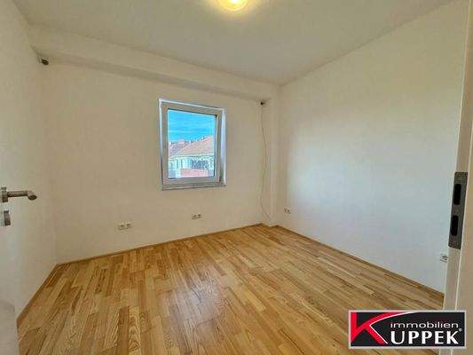 Kinderzimmer ca. 2,62m x 3,10m - 8,41m²