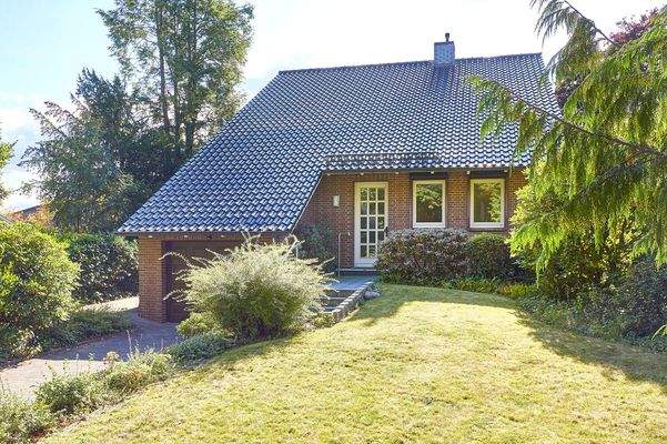 Hauseingang und Vorgarten