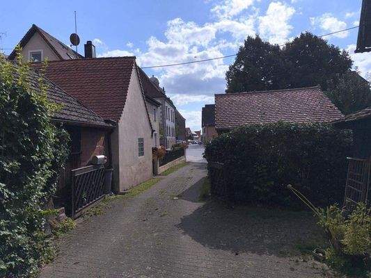 Zufahrt zu den Häusern