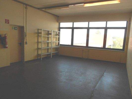 Büro / Montage / Vorrat