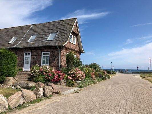 Alter Seefliegerhorst mit seinen Gebäuden.