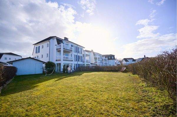 Privater Gartenbereich mit ruhiger Atmosphäre und viel Grün