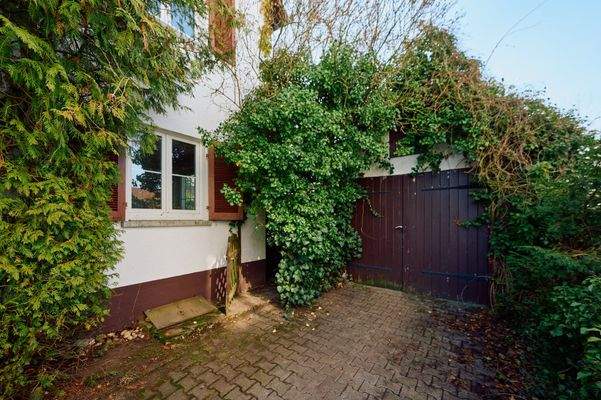 Hoffläche und Garage 