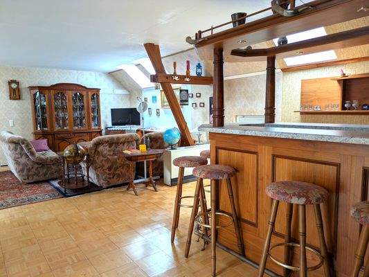 Wohnzimmer mit Getränkebar