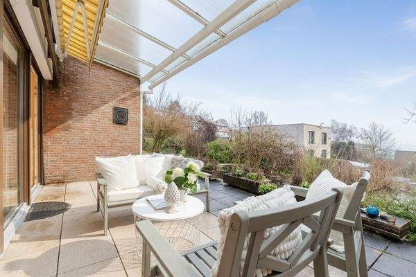 ...Terrasse mit Rheinblick