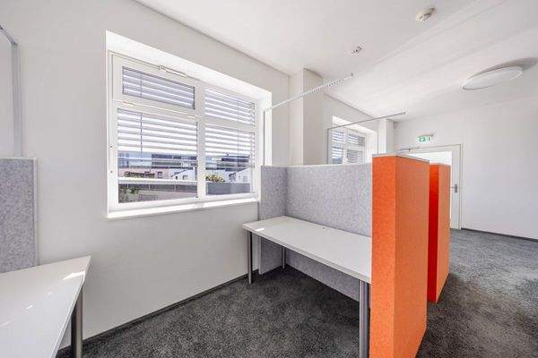 viel Helligkeit durch große Fenster