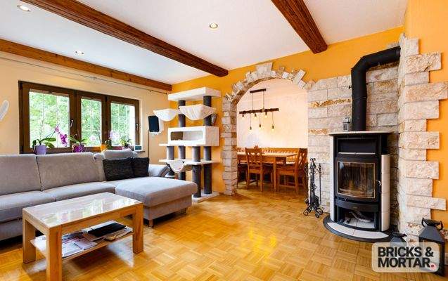 Wohnzimmer mit Kamin Haupthaus 